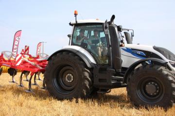 Valtra_3497.JPG